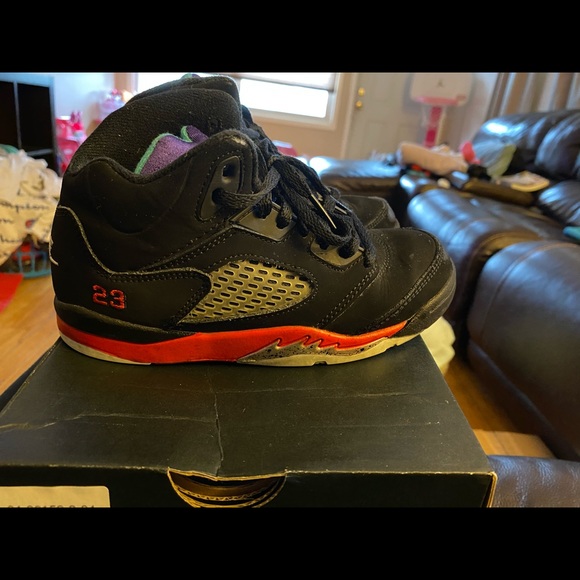 Boys Jordan 5 retro - Picture 2 of 4
